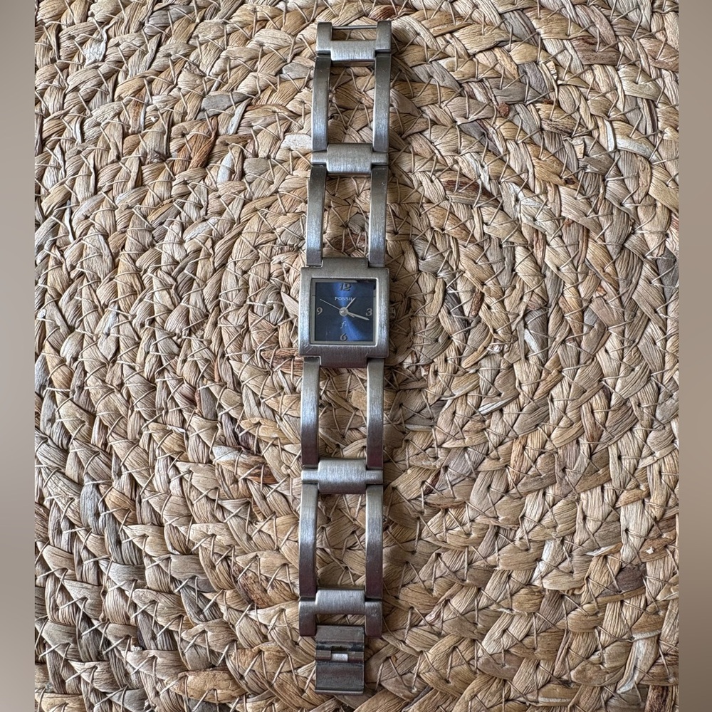Vintage Fossil Rectangular Watch - Needs new battery